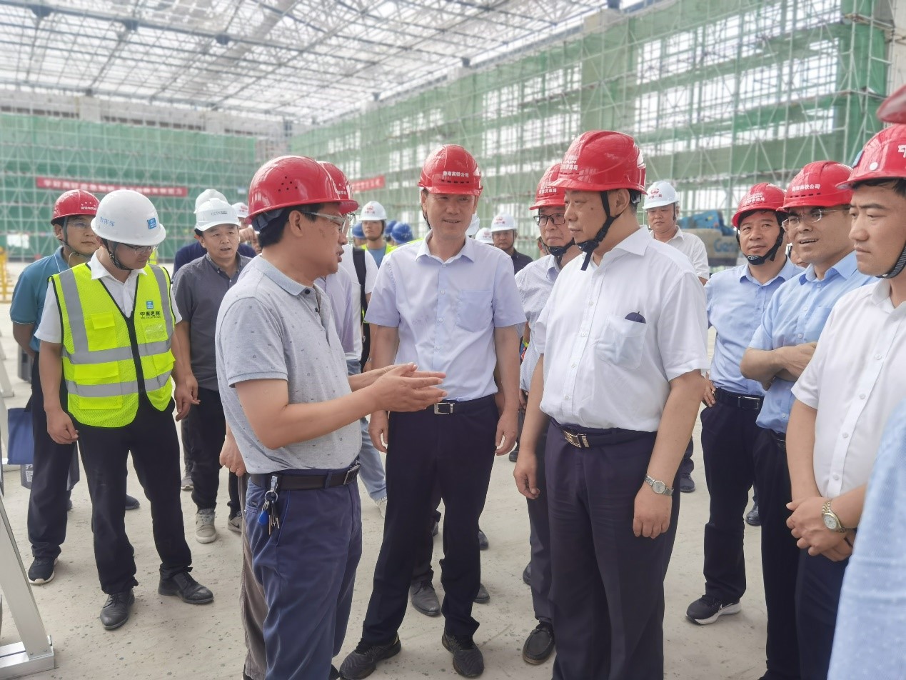中国铁路济南局集团有限公司董事长王新春一行调研鲁南高铁站房项目
